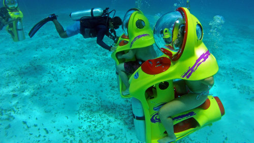 Aventura subaquática com BOB - as bolhas subaquáticas de Cancun. O toque futurista garante a diversão da atração!